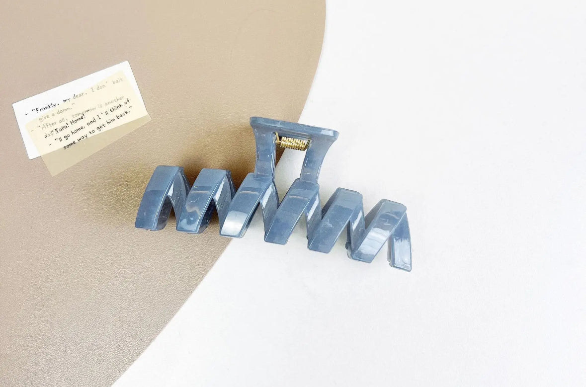 11cm Acrylic Wavy Claw Clip